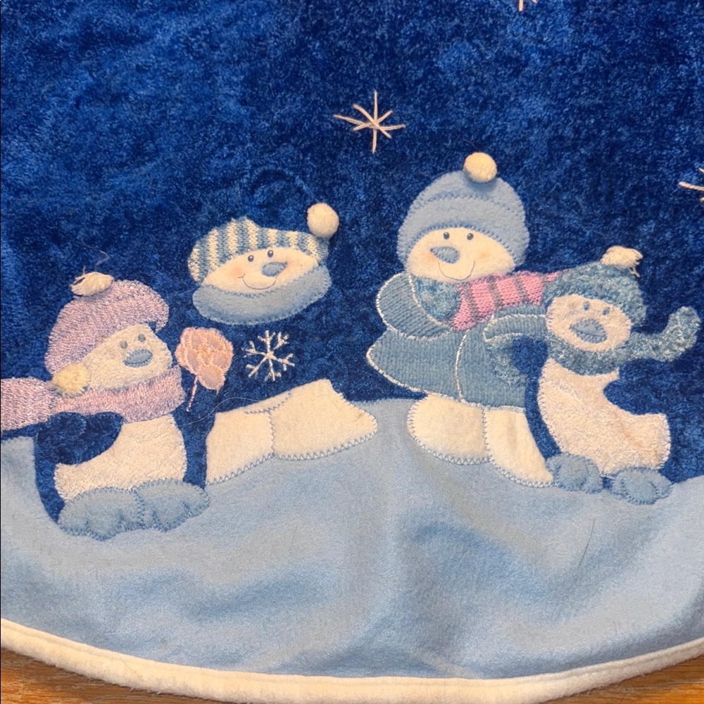 Blue Snowman Tree Skirt - Picture 2 of 3